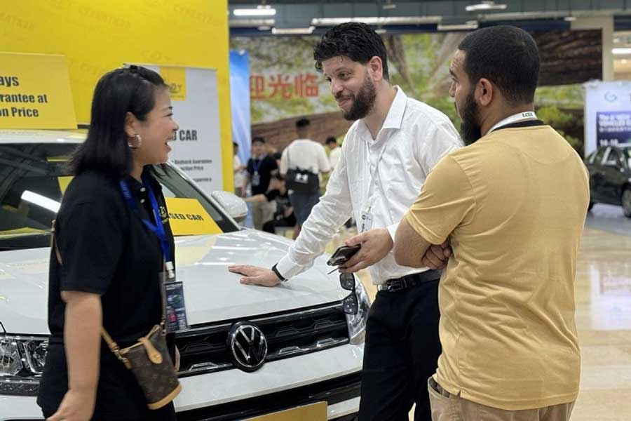 The customer is selecting a vehicle